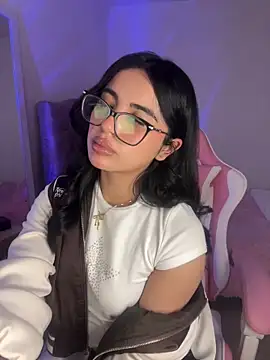 Emily-14 online show from April 17, 2026, 7:33 am