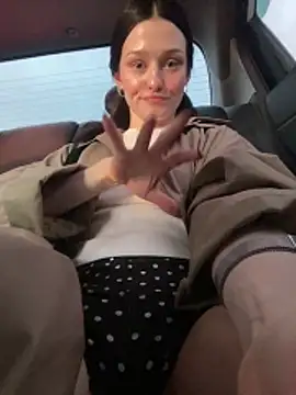 Mia Mia M online show from April 15, 2026, 4:11 pm