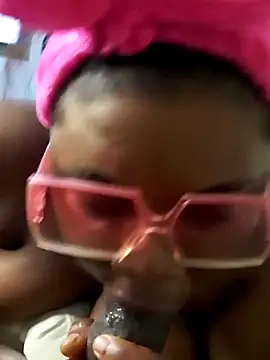 GOLDEN HQUR online show from February 19, 2026, 11:45 pm