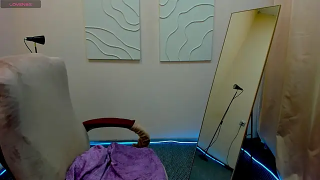 Snapshot of TrishaBerry chatting on January 21, 2025, 5:27 am TrishaBerry online show from January 21, 2025, 5:27 am