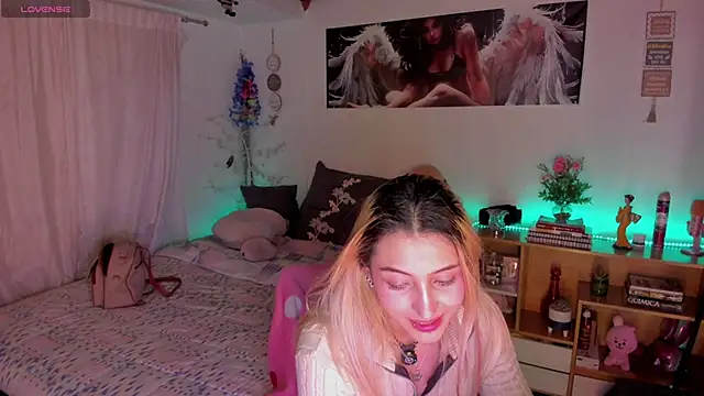 cuteweed420 online show from April 16, 2026, 3:07 am