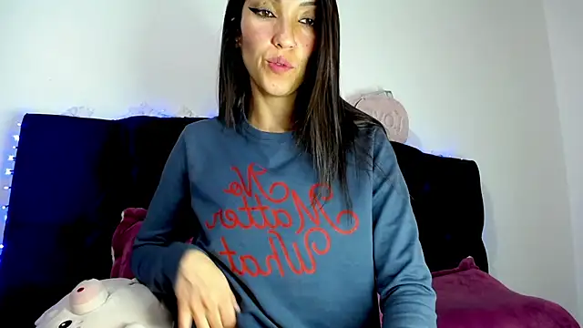 emilialopez online show from December 12, 2024, 12:05 am