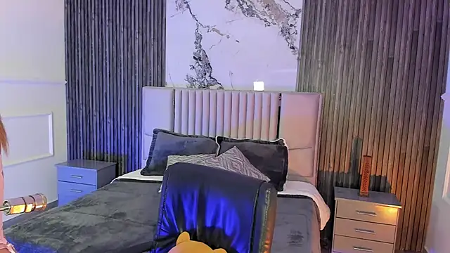 Lillyortiz online show from April 6, 2026, 7:48 pm