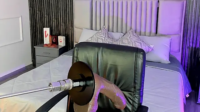 Lillyortiz online show from November 24, 2025, 8:09 pm