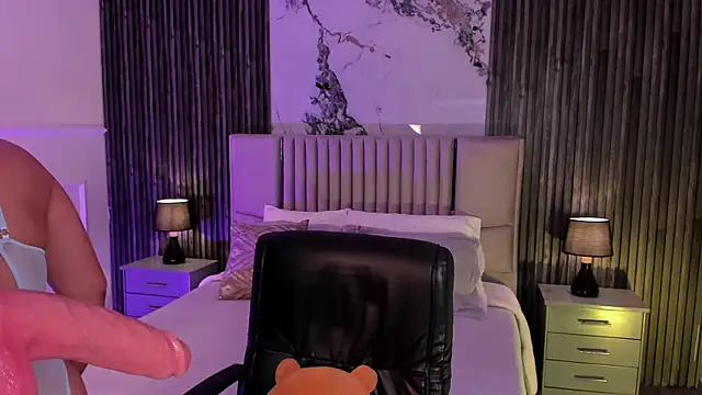 Lillyortiz online show from July 29, 2026, 1:21 pm