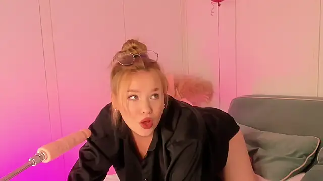 AgnesMilns online show from December 12, 2024, 8:36 am