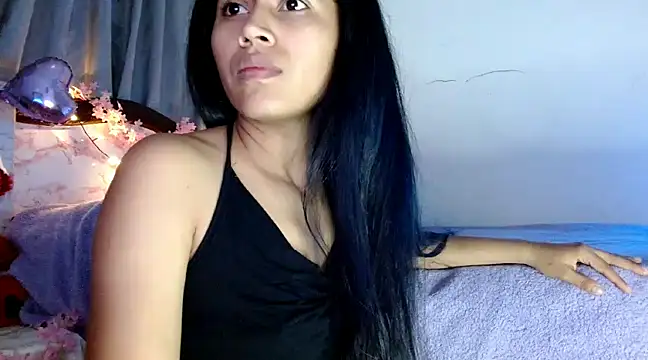 Snapshot of brihanna_lena chatting on December 19, 2024, 5:29 am brihanna lena online show from December 19, 2024, 5:29 am