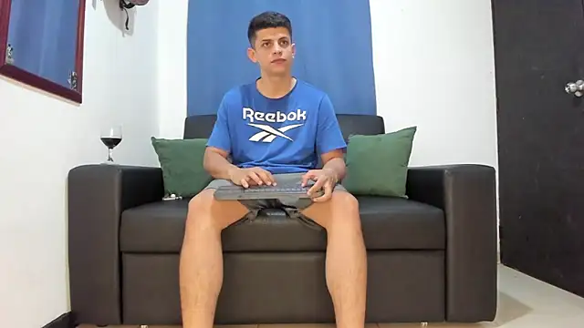 Snapshot of boss_of_cash chatting on October 15, 2025, 8:17 pm boss of cash online show from October 15, 2025, 8:17 pm