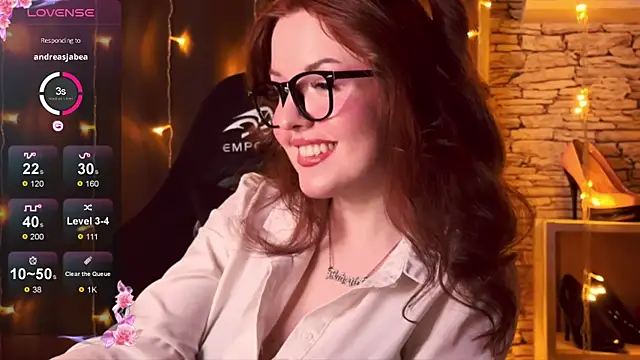 Snapshot of LaurenRossss chatting on October 2, 2025, 12:14 am LaurenRossss online show from October 2, 2025, 12:14 am