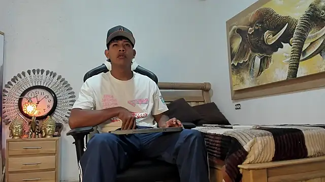 Snapshot of mr_stiven_ chatting on April 1, 2026, 2:46 am mr stiven online show from April 1, 2026, 2:46 am