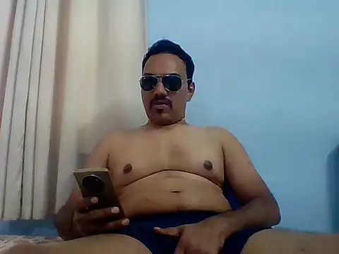 Snapshot of farhaanmacho chatting on December 17, 2025, 5:56 am farhaanmacho online show from December 17, 2025, 5:56 am