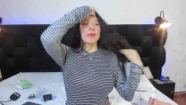 Camila  Gomez online show from January 13, 2026, 12:31 pm