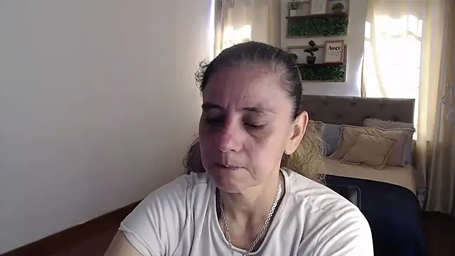 Snapshot of sasi_luna chatting on June 11, 2026, 1:19 pm sasi luna online show from June 11, 2026, 1:19 pm