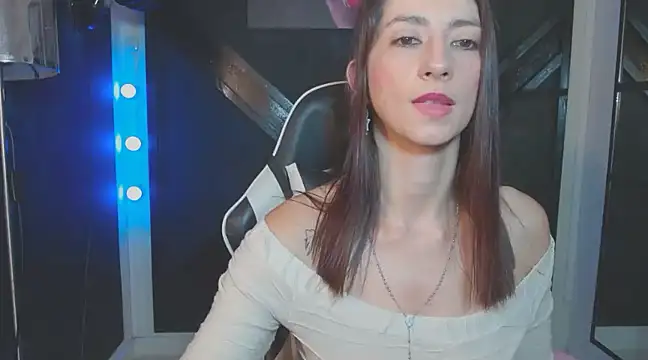 Snapshot of aitana_ag chatting on March 18, 2025, 3:33 pm aitana ag online show from March 18, 2025, 3:33 pm