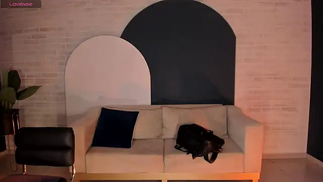 Snapshot of MiaFarrell_ chatting on February 17, 2026, 6:38 pm MiaFarrell online show from February 17, 2026, 6:38 pm