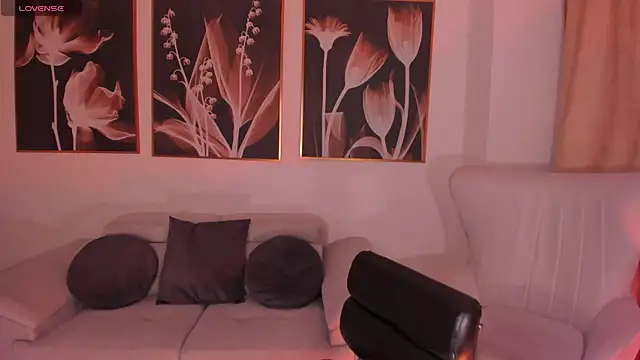 Snapshot of MiaFarrell_ chatting on February 13, 2026, 6:41 pm MiaFarrell online show from February 13, 2026, 6:41 pm