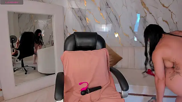 IsabelBornner online show from November 15, 2025, 6:45 pm