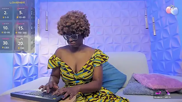 lolajenkins  online show from January 24, 2025, 7:39 pm