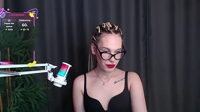 Snapshot of Cassie_Bae chatting on December 21, 2025, 8:49 am Cassie Bae online show from December 21, 2025, 8:49 am