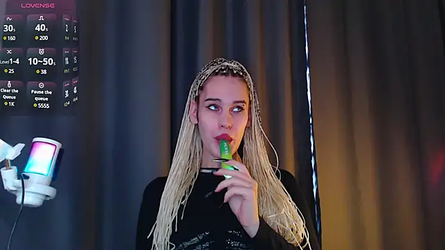 Snapshot of Cassie_Bae chatting on March 22, 2025, 6:22 am Cassie Bae online show from March 22, 2025, 6:22 am