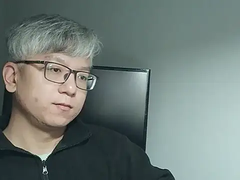 Snapshot of leoUSIR chatting on October 28, 2025, 3:33 pm leoUSIR online show from October 28, 2025, 3:33 pm