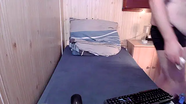 Snapshot of TinyDickBear chatting on February 8, 2025, 11:01 am TinyDickBear online show from February 8, 2025, 11:01 am