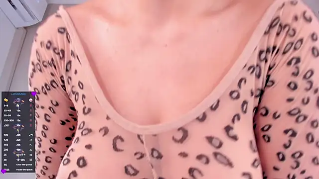 Snapshot of CharlotteDupontt chatting on April 12, 2026, 1:03 pm CharlotteDupontt online show from April 12, 2026, 1:03 pm