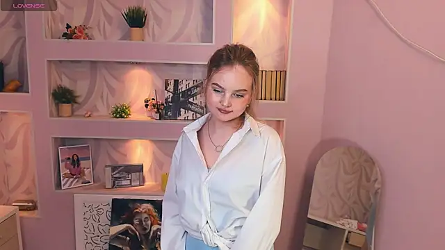 Snapshot of BlissAdes chatting on January 19, 2025, 7:04 pm BlissAdes online show from January 19, 2025, 7:04 pm