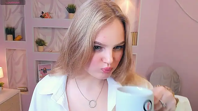 Snapshot of BlissAdes chatting on January 20, 2025, 6:21 pm BlissAdes online show from January 20, 2025, 6:21 pm