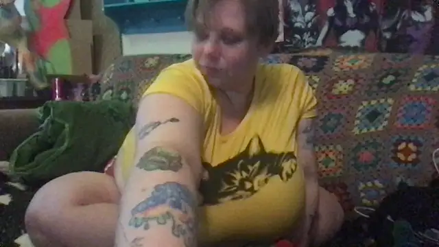 SleazeLouize online show from April 29, 2026, 8:48 pm