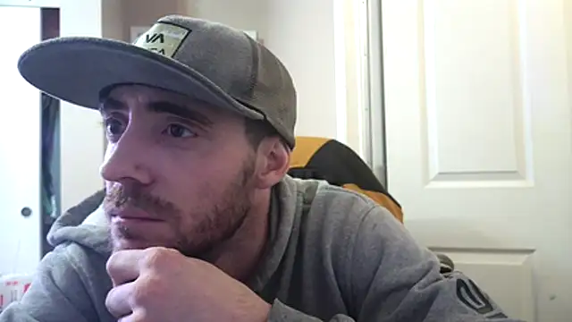 Huntzg23 online show from April 14, 2026, 5:29 pm