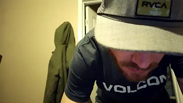 Huntzg23 online show from December 23, 2025, 9:52 am