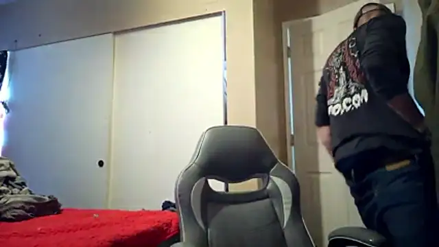 Huntzg23 online show from March 8, 2026, 10:46 pm