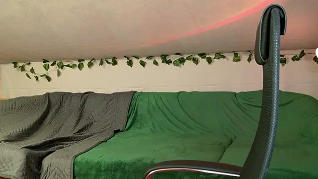 Snapshot of Cristmass_princess chatting on March 1, 2026, 5:13 pm Cristmass princess online show from March 1, 2026, 5:13 pm