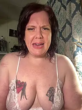 Snapshot of leenieb88 chatting on March 18, 2026, 11:24 am leenieb88 online show from March 18, 2026, 11:24 am