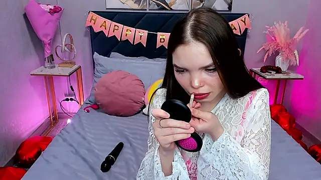 Snapshot of Curvy_Dynamite_ chatting on March 4, 2026, 1:24 am Curvy Dynamite online show from March 4, 2026, 1:24 am