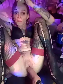 Snapshot of MommyMisfit chatting on February 3, 2026, 6:40 am MommyMisfit online show from February 3, 2026, 6:40 am