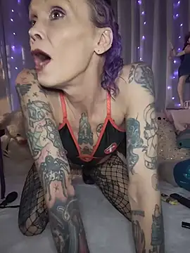 MommyMisfit online show from July 27, 2026, 9:44 pm