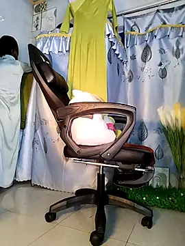 Lucy limon online show from November 18, 2025, 9:34 am