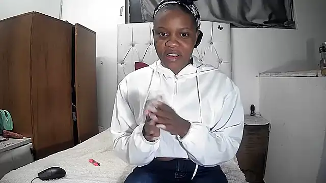 Browncaramel1999 online show from June 6, 2026, 4:23 pm