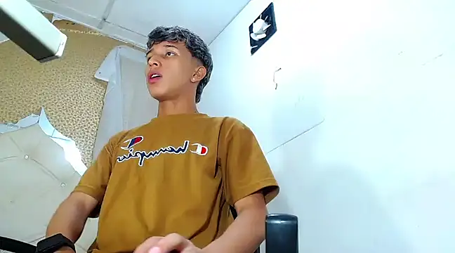 Snapshot of ThorLatinSex chatting on December 27, 2024, 11:31 pm ThorLatinSex online show from December 27, 2024, 11:31 pm