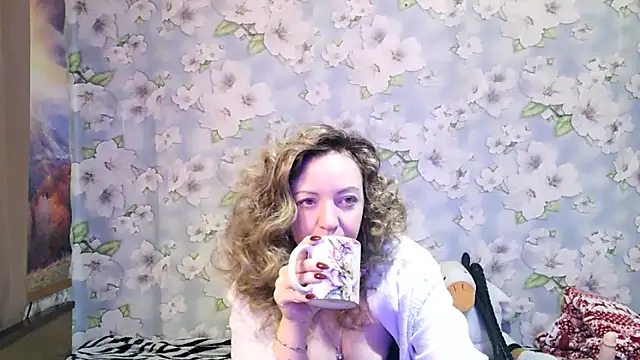 KattyLuuu online show from November 6, 2025, 9:08 pm