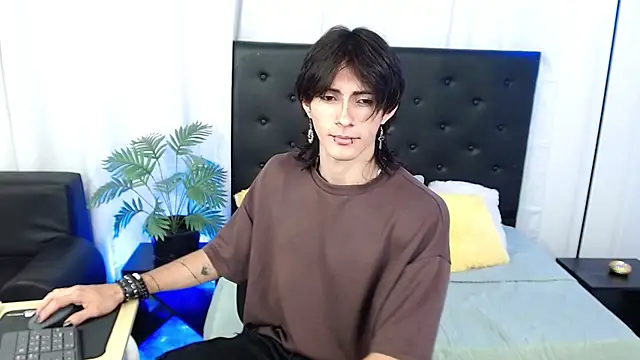 Snapshot of andreey50 chatting on November 18, 2025, 2:09 pm andreey50 online show from November 18, 2025, 2:09 pm