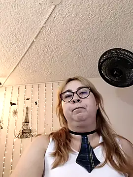 chloe prg online show from May 26, 2026, 4:10 am