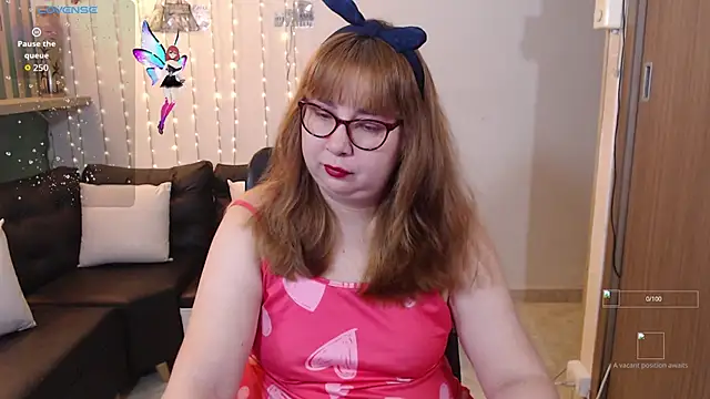 chloe prg online show from November 24, 2025, 1:33 pm