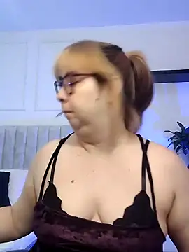 chloe prg online show from April 28, 2026, 4:50 am