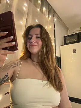 MayaMystic online show from November 17, 2025, 4:11 pm