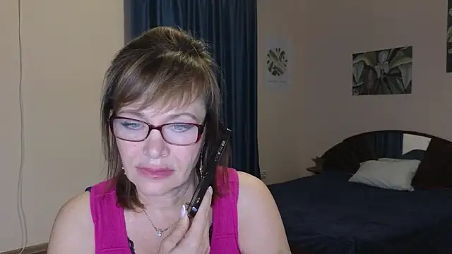 Miss Moren online show from November 18, 2025, 2:42 pm