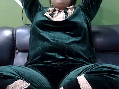 Housewife12 online show from March 13, 2025, 5:18 pm