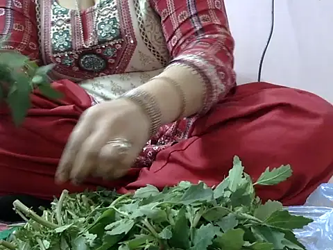 Housewife12 online show from December 19, 2025, 7:55 am